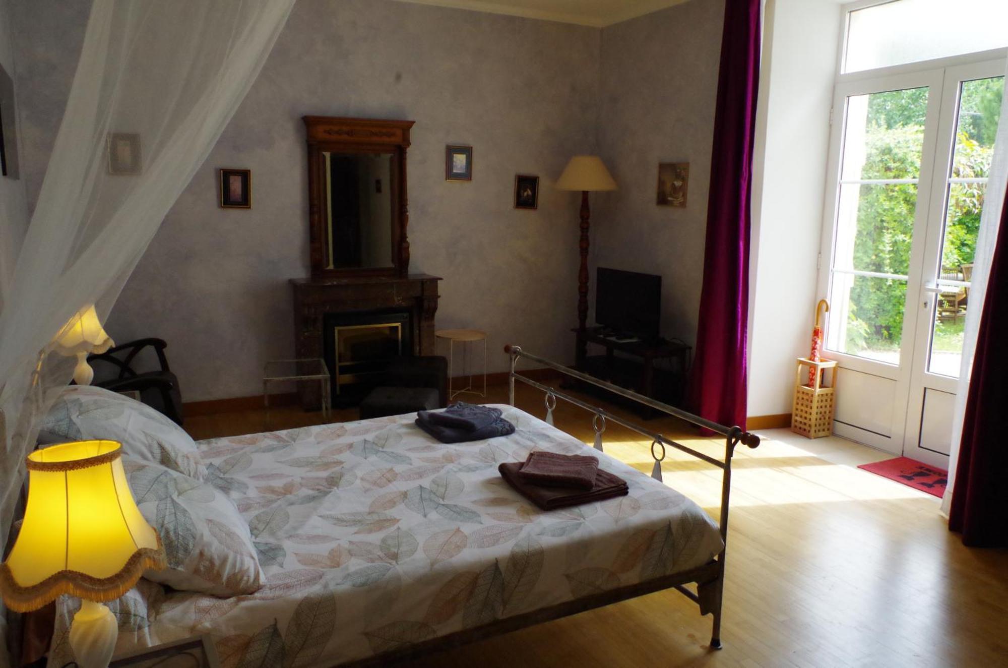 Maison D'Hotes Le Cadran Solaire Courcelles  Eksteriør billede