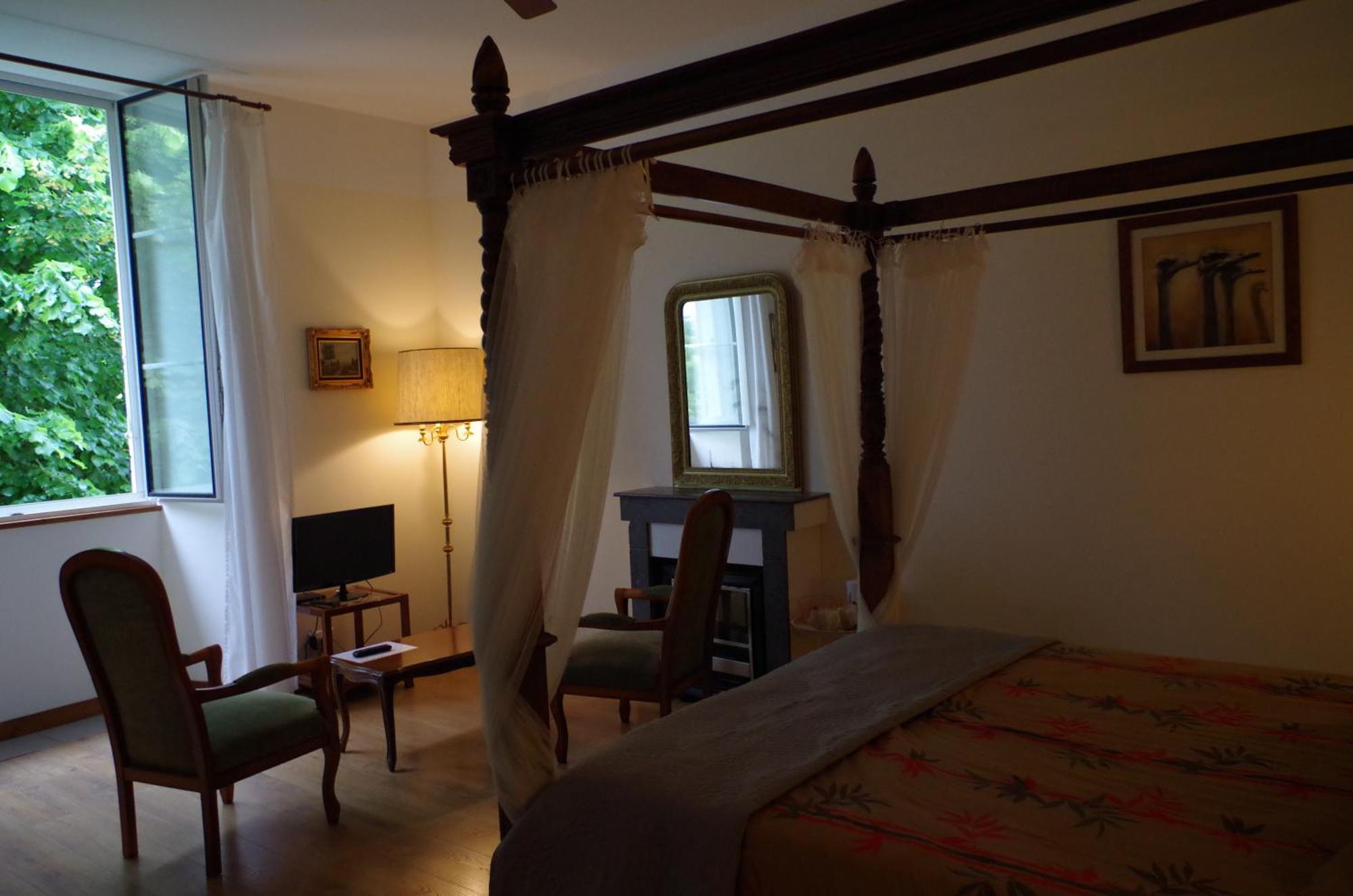 Maison D'Hotes Le Cadran Solaire Courcelles  Eksteriør billede